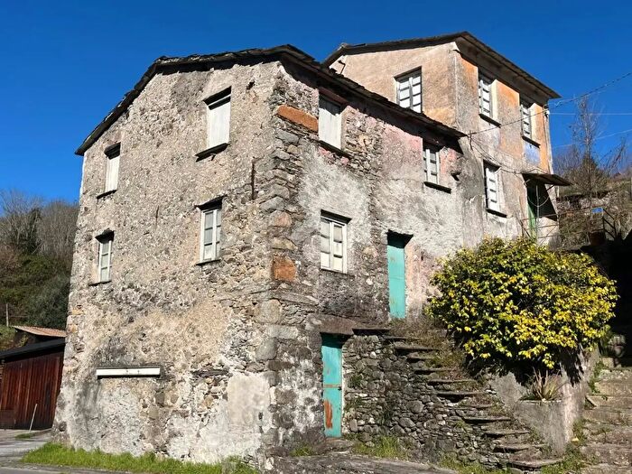 Casa monolocale in vendita in Via Domenico Cuneo, San Colombano Certenoli