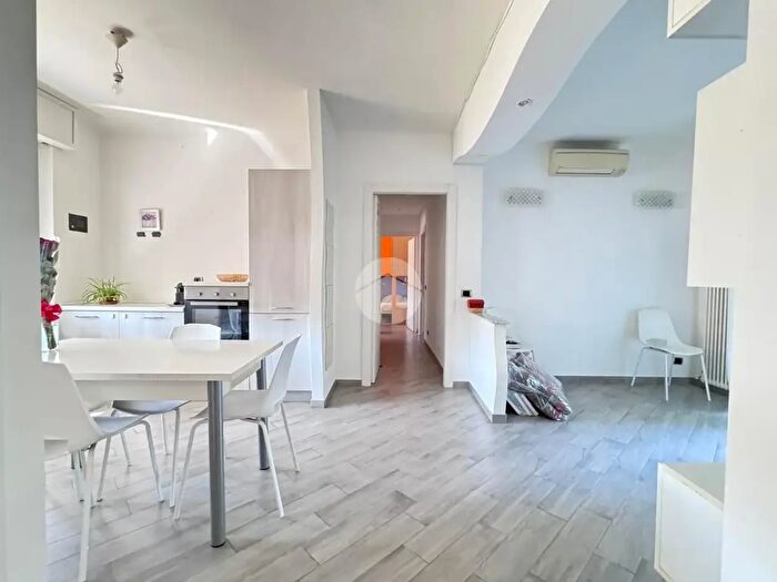 Appartamento trilocale in affitto in Via Chiari, Milano