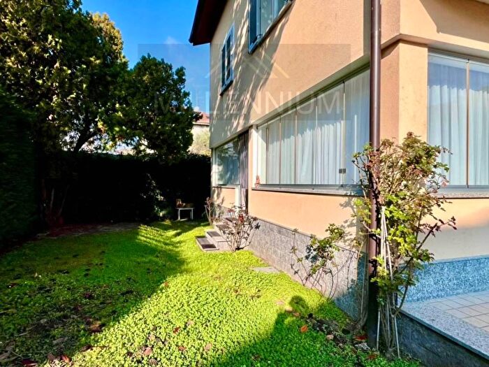 Appartamento quadrilocale in affitto in Via Usellini, Centro, Arona