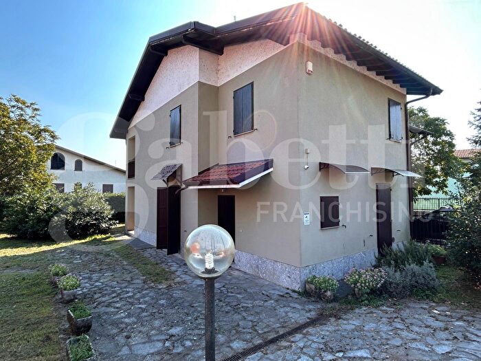 Casa quadrilocale in vendita in Generale Armando Diaz, Zinasco