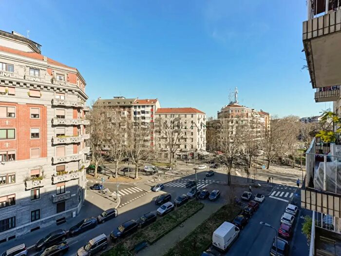 Appartamento trilocale in vendita in Via Giuditta Sidoli, Milano