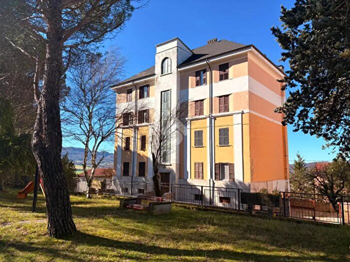 Appartamento con 5 locali in vendita in Via delle Querce, Fossato Di Vico