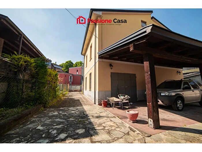 Casa con 6 locali in vendita in Parma