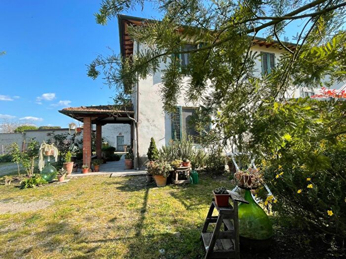 Casa con 10 locali in vendita in Empoli