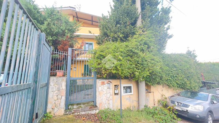Appartamento con 5 locali in affitto in Via Vicinale Agnolella, Napoli