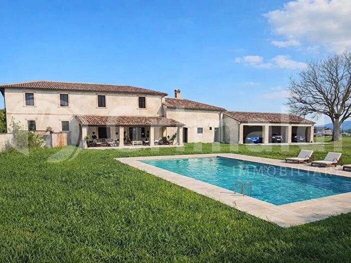 Casa con 5 locali in vendita in Via Budino, Foligno