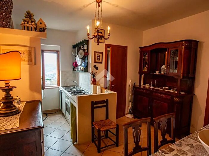 Appartamento con 6 locali in vendita in Via Vico I Forno Vecchio, Accettura