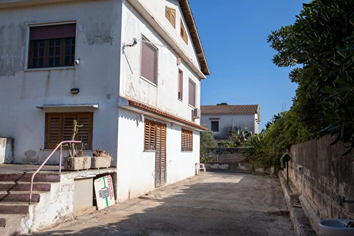 Casa con 7 locali in vendita in Via delle Fornaci, Siracusa