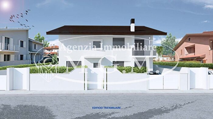 Casa con 6 locali in vendita in Pontedera