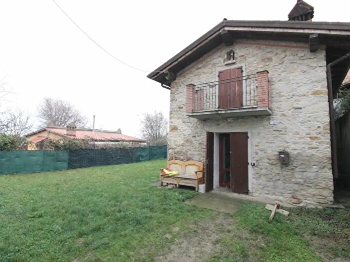 Casa trilocale in vendita in Via Magliatica, Baiso