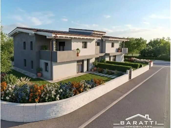 Appartamento con 6 locali in vendita in Suzzara