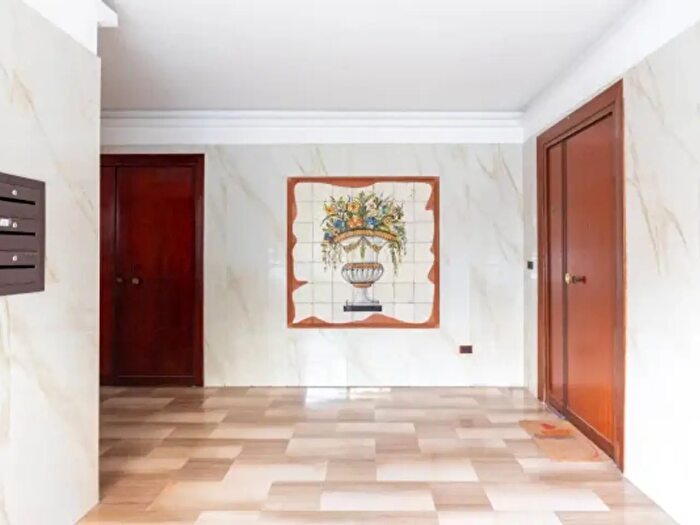 Appartamento con 5 locali in vendita in Via San Giacomo dei Capri, Napoli