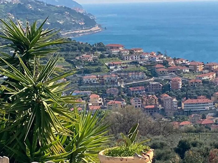 Casa con 10 locali in vendita in Via Provinciale, Costarainera