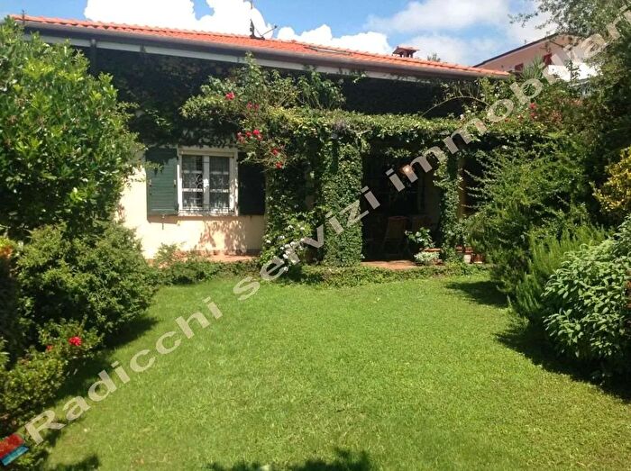 Casa trilocale in vendita in Via Ammiraglio Morin a, Forte Dei Marmi