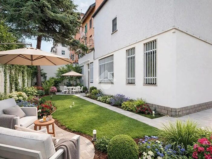 Appartamento trilocale in vendita in Via del Turchino, Milano