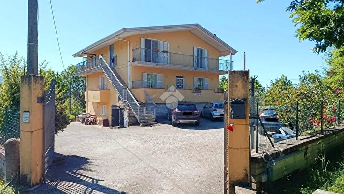 Casa con 11 locali in vendita in Via Vignestrutte, Guarcino