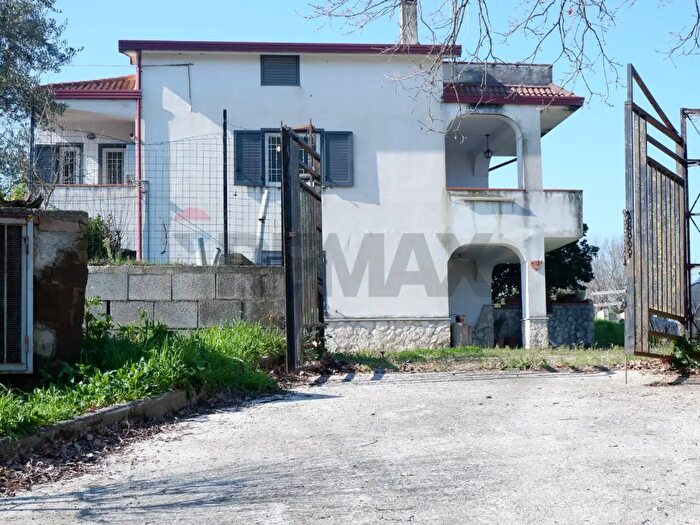 Casa con 7 locali in vendita in Via Linara, Limatola