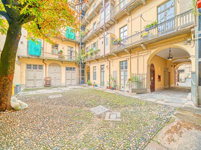 Appartamento trilocale in affitto in Via Giuseppe Mazzini, Via della Rocca, Torino