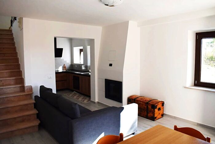 Casa bilocale in vendita in Montefortino