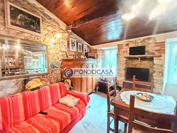 Appartamento trilocale in vendita in Via Carriona di Ravaccione, Carrara