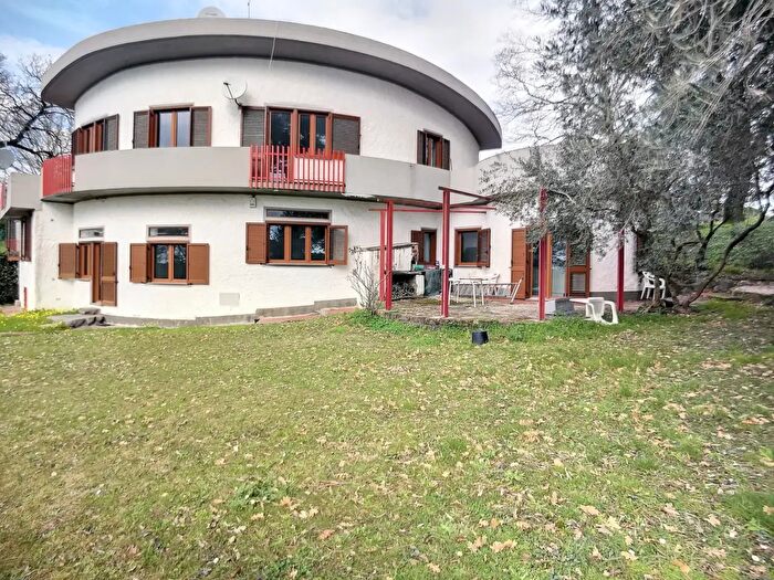 Casa con 8 locali in vendita in Via Monte della Vecchia Quercia, Formello