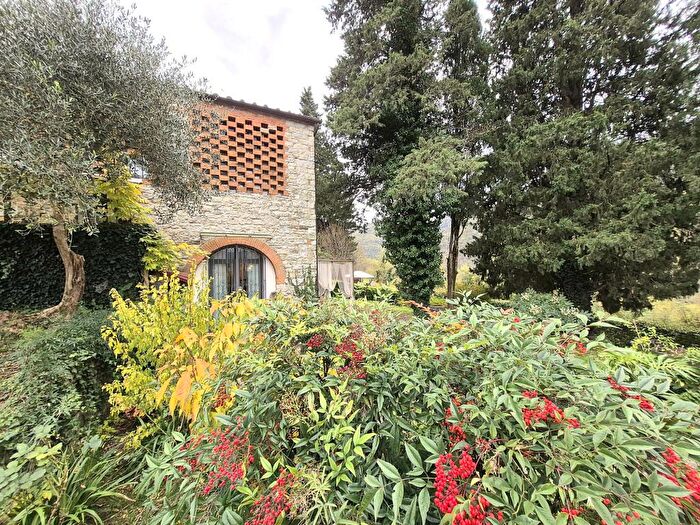 Casa con 7 locali in vendita in Via di Montetrini Snc, Pontassieve