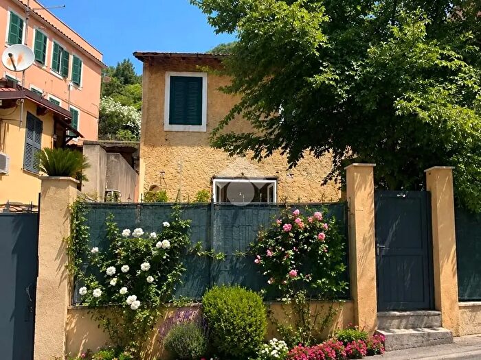 Casa trilocale in vendita in Villa Bifamiliare Via Franco Armati, Marino