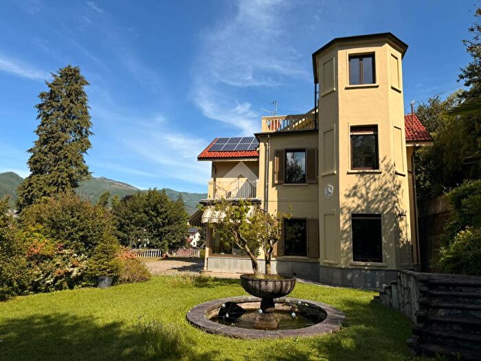 Casa con 5 locali in vendita in Via Carlo Lessona, Lanzo Torinese