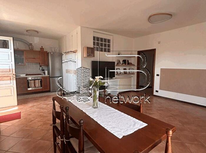 Appartamento con 8 locali in vendita in Pietrasanta