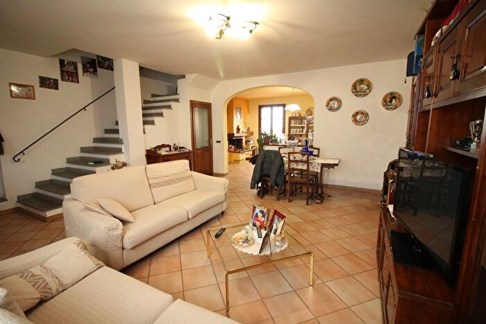 Casa con 6 locali in vendita in Via Sandro Pertini, Montespertoli