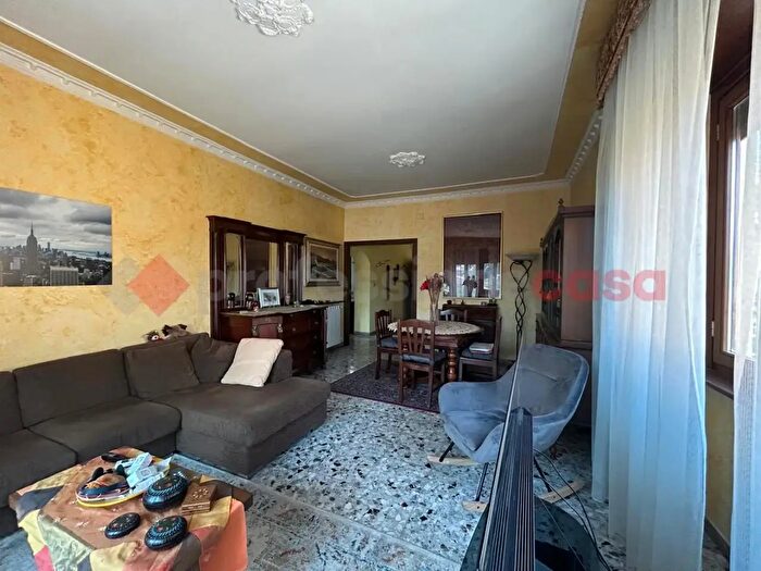 Appartamento trilocale in vendita in Via Vecchia di Marino, Grottaferrata