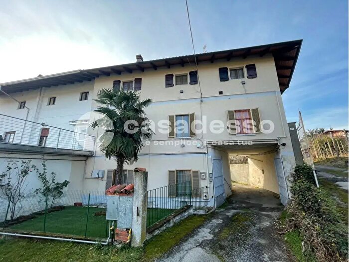 Appartamento con 5 locali in vendita in Via Roma, Moncrivello