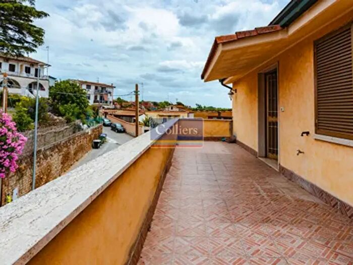 Appartamento quadrilocale in vendita in Via Calvi Risorta, Roma