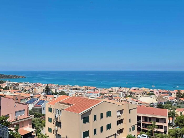 Appartamento con 6 locali in vendita in Contrada Santa Barbara, Cefalu'