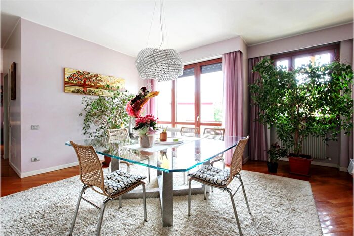 Appartamento con 7 locali in vendita in Besana in Brianza Via Giuseppe Garibaldi, Besana In Brianza