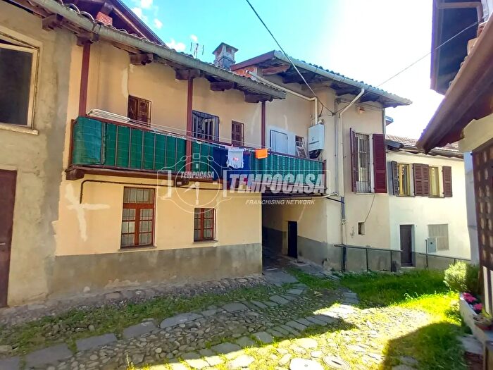 Casa quadrilocale in vendita in Via Santuario d'Oropa, Biella