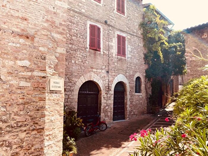 Appartamento quadrilocale in vendita in Vicolo Santo Stefano, Assisi