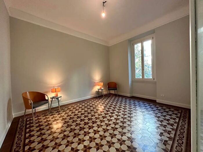 Appartamento con 5 locali in affitto in Via Giovanni Battista Morgagni, Milano