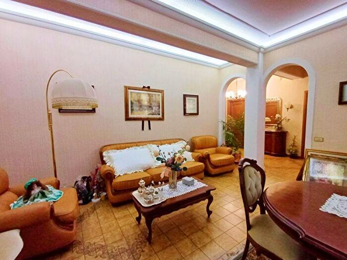 Appartamento con 6 locali in vendita in Buti