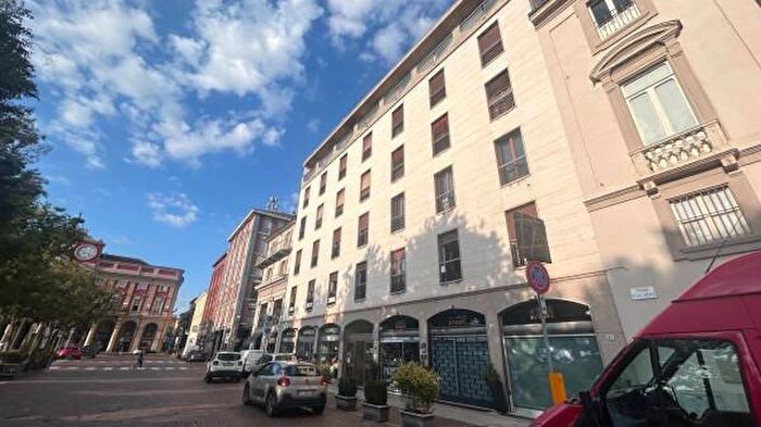 Appartamento con 5 locali in vendita in Piazza della Libertà, Alessandria