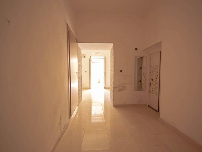 Appartamento trilocale in affitto in Salita Santa Maria Apparente, Chiaia, Napoli