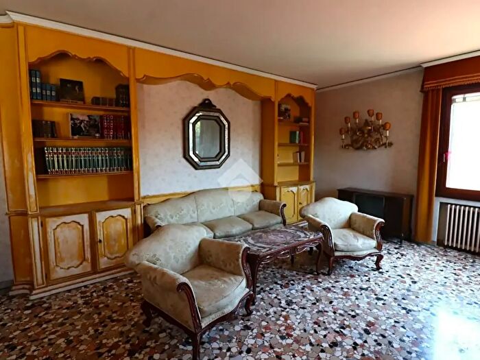 Appartamento quadrilocale in vendita in Calle Franco Passarella, Venezia