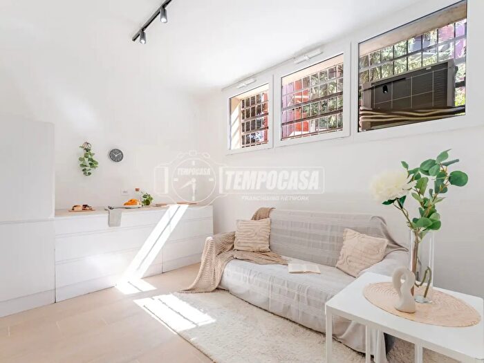 Appartamento bilocale in vendita in Via Negroli, Milano