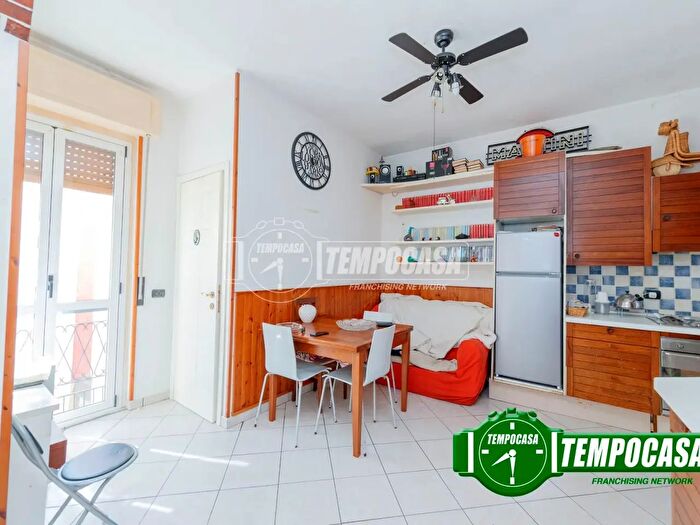 Appartamento bilocale in vendita in Via Roma, Vernate