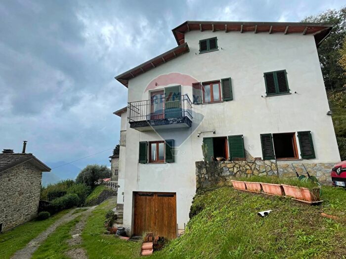 Casa con 6 locali in vendita in Granaiola, Bagni Di Lucca