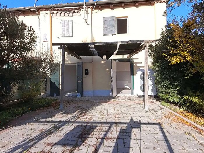 Casa quadrilocale in vendita in Molinella