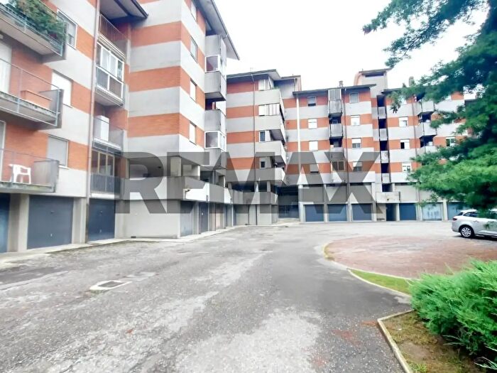 Appartamento trilocale in vendita in Via Tarvisio, Varese