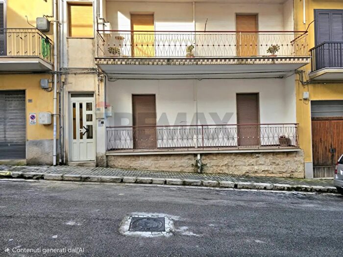 Appartamento con 6 locali in vendita in Via dellEucalipto, Ragusa