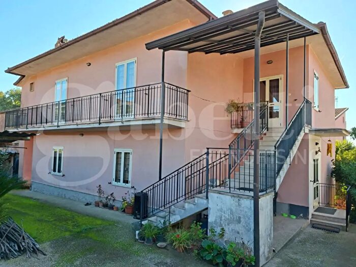 Casa con 10 locali in vendita in Teano Scalo Snc, Teano