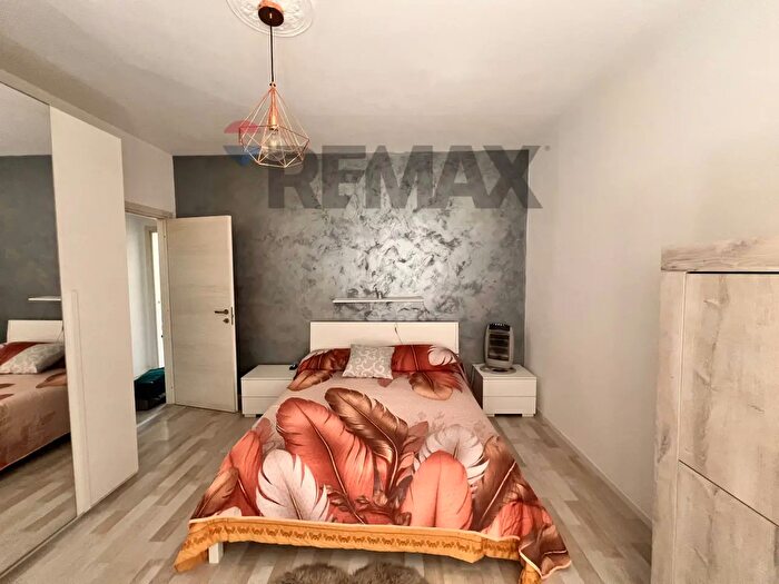 Appartamento con 6 locali in vendita in Via Adriatica, Foligno
